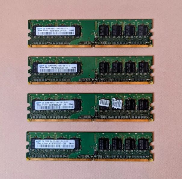 LOT de 4 barrettes de RAM DDR2 512 MB SAMSUNG (PC2), compatible ASUS, ACER, HP...